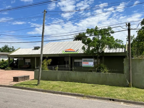 Excelente Posada En Venta En Ismael Cortinas, Flores.
