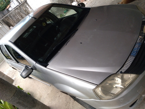Renault Logan 2011 1.0 16v Expression Hi-flex 4p
