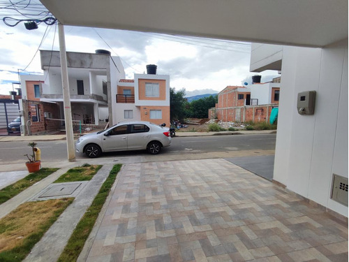 Casa En Venta En Villa Del Rosario. Cod V28021