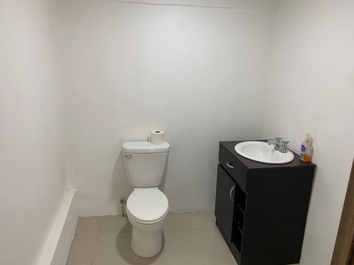 Imagen 5 de 13 de Casa Y Local En Santo Domingo Centro, Sobre Calle Principal. Todo Block, Recien Remodelado
