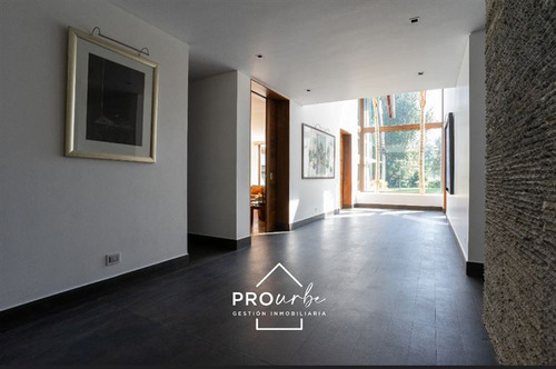 Casa En Venta De 7 Dorm. En La Reina