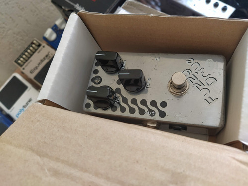 Pedal Guitarra Fuzzy Drive Ews Com Caixa E Manuais (Usado)