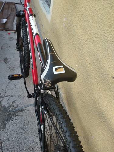 Bicicleta R29 Genesis Aluminio Rojo 18 " (Usado)