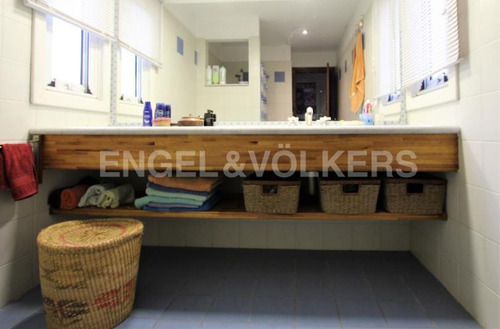 Encantadora Casa En Venta En Altos De La Tahona