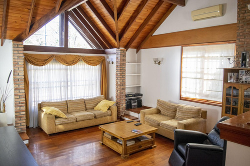 Casa Venta Barrio Alemán 4 Dormitorios, Jardín, Parrilla Garage
