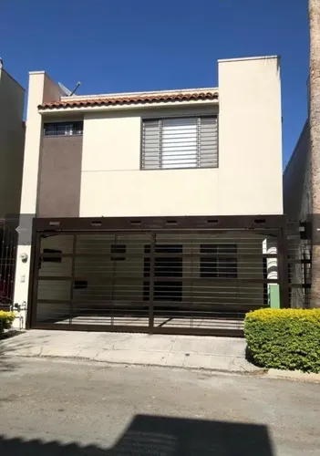 Casa En Renta En Paseo De Cumbres 4 Sector, Monterrey, Nuevo León.