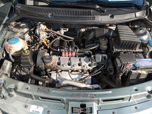 Volkswagen Voyage 1.6 Highline 101cv
