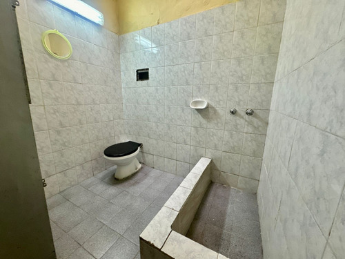 Se Alquila Local Comercial Con Fondo De Comercio!!. (villa Lugano)