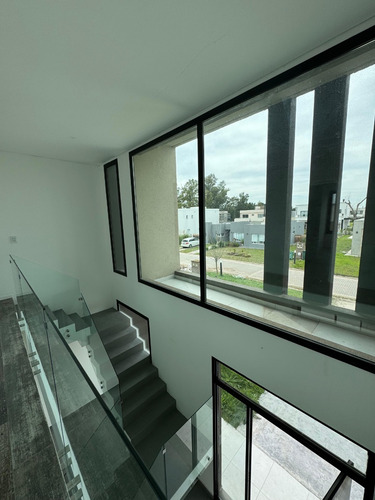 Casa 5 Ambientes En Venta. Lagos De Canning 1