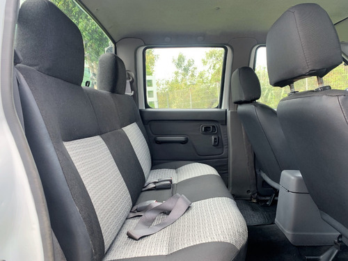 Imagen 13 de 15 de Nissan Np300 Diesel 4x4 2012