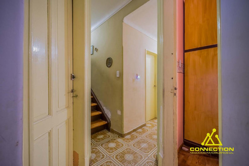 Casa 6 Ambientes En Venta. Banfield Con Pileta