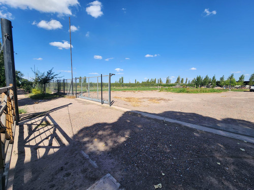 Finca Con Grandes Construcciones De Depositos, Establo ,tambo Y Criadero