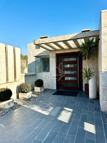 Duplex En Venta De 5 Dorm. Valle Escondido Lo Barnechea