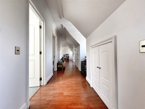 Casa En Arriendo De 6 Dorm. En Lo Barnechea