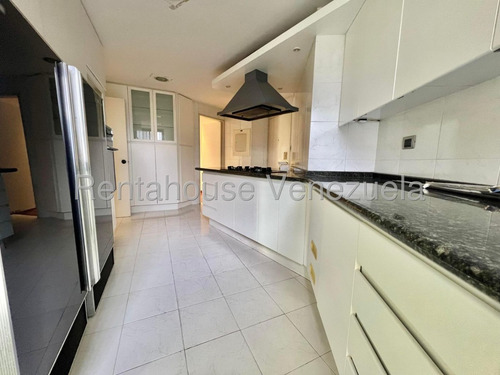 Amplio Apartamento En Venta En La Florida, Caracas 25-15909