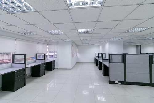 Oficina En Arriendo En Centro Internacional. Cod A1094004