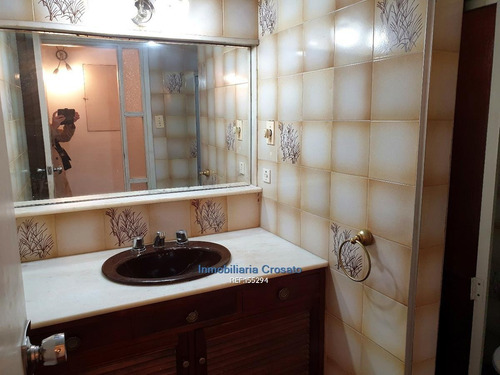 Casa De Tres Dormitorios Con Dos Gges Y Fondo