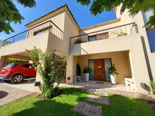 Imagen 2 de 19 de En Venta - Importante Propiedad En Barrio Cerrado Weston - Con Piscina - Ubicación Central