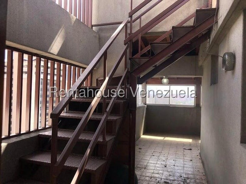 Se Vende Penthouse Dúplex En La Urb. La Candelaria.