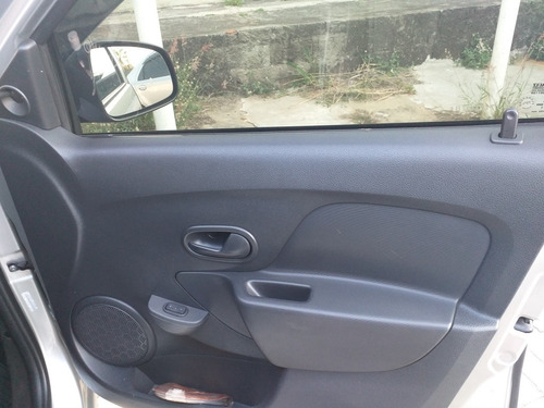 Renault Sandero 2015 1.0 16v Authentique Hi-flex 5p