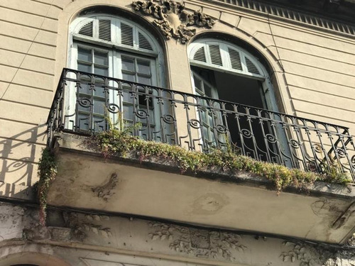 Venta Galpón Y Oficinas Más Casa En Pa Con Varios Ambientes