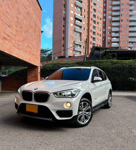 BMW X1 .