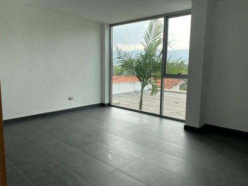Imagen 3 de 13 de 140517 Lujosa Casa A Estrenar En Altos De Guataparo - Carmen María González 0412.4359728