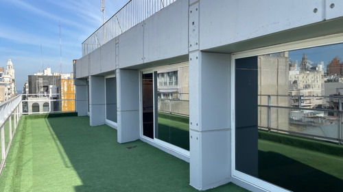 Oficina En Venta, En La Ciudad Vieja, Sobre La Calle Misiones - Con Una Terraza Increible De 40m2 Con Vista Despejada Y Mucho Sol.