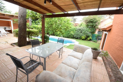 Casa Con Piscina Muy Cómoda, Ideal Para Veranear!!- Ref: 185