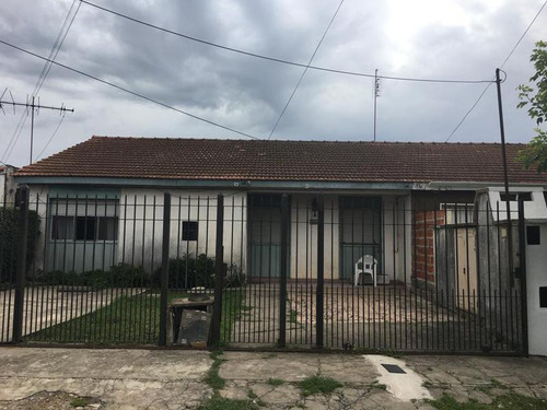 Venta - Chalet De 5 Ambientes En Quilmes Oeste