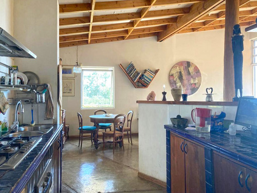 Casa De 4 Dormitorios Con Increíble Vista A Santiago