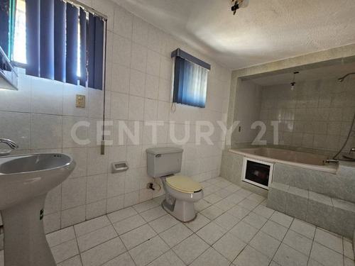 Casa En Venta En Fracc. Valle Marino, Av. Universidad, Villahermosa Tabasco