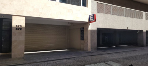 Se Alquila Cochera En Calle Moreno 550, Entre Moreno Y Adolfo Alsina, Barrio De Monserrat.