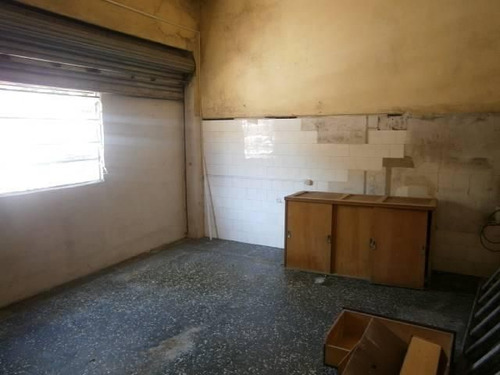 Inmueble Integrado Por 2 Deptos. P/reciclar, De 3 Amb., Idea