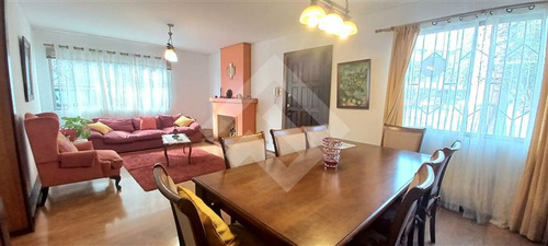 Casa En Venta De 5 Dormitorios En La Reina