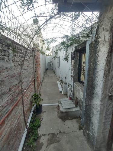 Excelente Casa, Sobre Calle Ferré(céntrica)