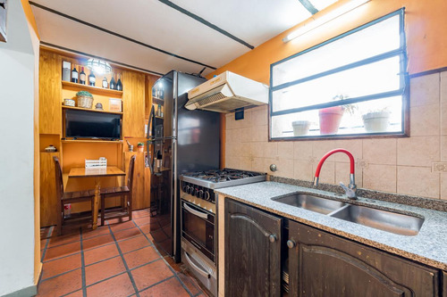 Venta/permuta - Casa Planta Alta, 4 Dormitorios - Centro, Rosario.