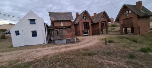 Complejo De Cabañas En Punta Del Diablo
