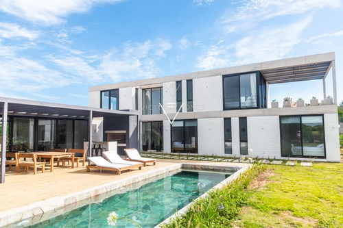 Venta Casa A Estrenar 3 Dorm En Suite Club De Mar Jose Ignacio (cm125)