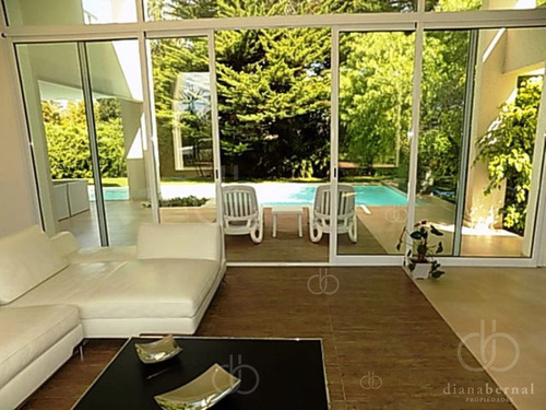 Imagen 4 de 28 de Casa En Mansa, 4 Dormitorios, Piscina Climatizada, En Barrio Privado, Punta Del Este