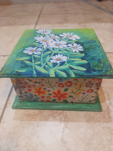 Caja Intervenida Modelo Floral 15x15 Cm