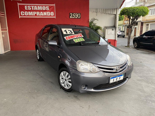 Imagem 3 de 14 de Toyota Etios Sedan Xs 1.5 Cinza 2013 Flex Manual