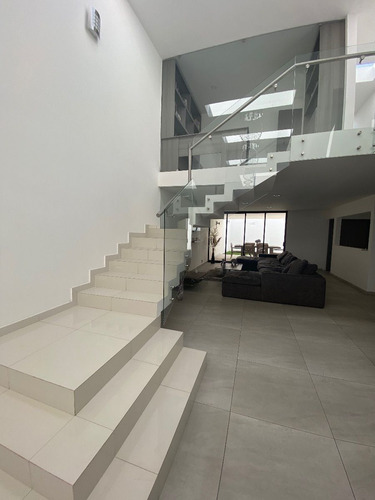 Casa Moderna En Venta Con Jardín En Valle De San Javier, Pachuca, Hidalgo
