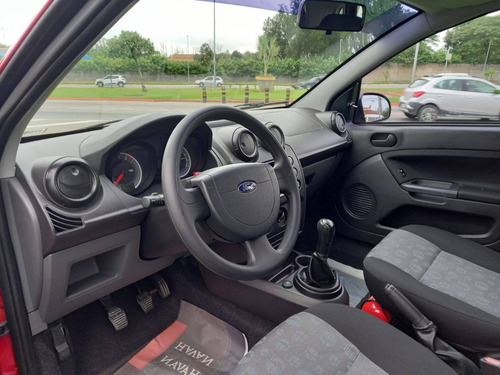 Imagem 4 de 13 de Ford Fiesta 1.0 Rocam Hatch 8v Flex 4p Manual