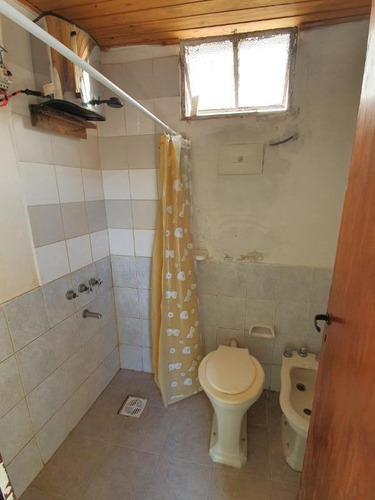 Imagen 8 de 13 de Dos Casas De Un Dormitorio Cochera Y Jardín ! Laprida Y Catamarca