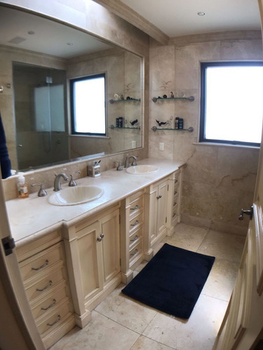 Casa En Venta En Bosques De Las Lomas (m2c192)