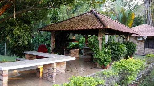 Finca Honda Sobre Vía Principal