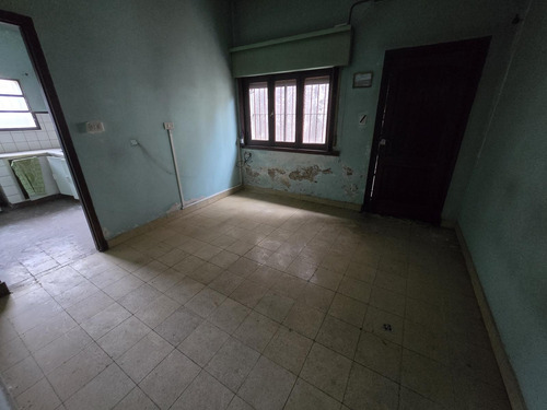 Venta Gran Lote De 10 X 37,45 Con Casa A Reciclar Y Galpón