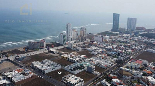 Terreno En Venta En Costa De Oro, A Una Cuadra Del Mar, De 912.22 M²