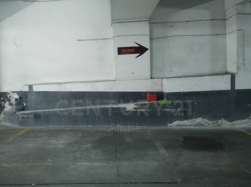 Imagen 3 de 4 de Garage En Edificio, Barrio Pocitos, Facil Acceso